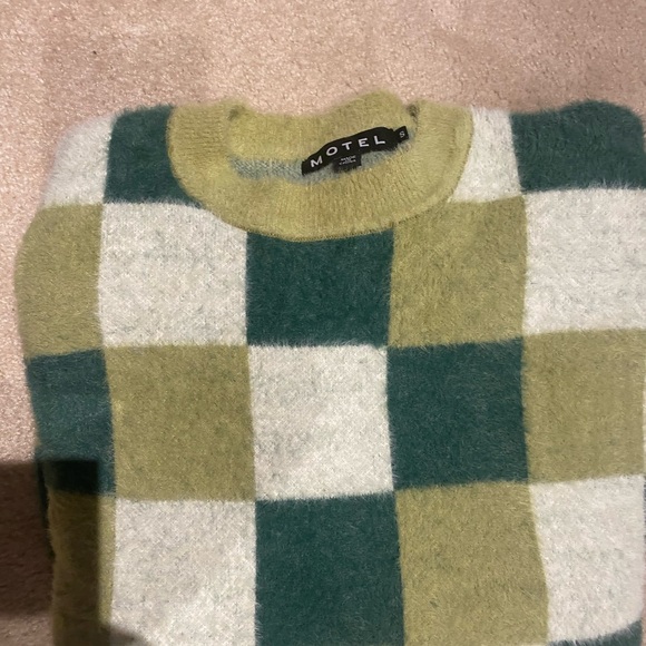 Sweater by Motel,S soft with loose fit. Long sleeves green and cream checkered! - Picture 5 of 11